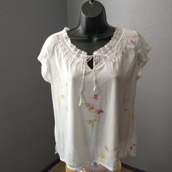Aria size small white floral patterned blouse 
