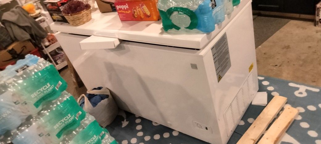 Kenmore Deep Freezer 22 Cubic Feet.