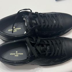 Louie Vuitton Black Monogram Canvas 