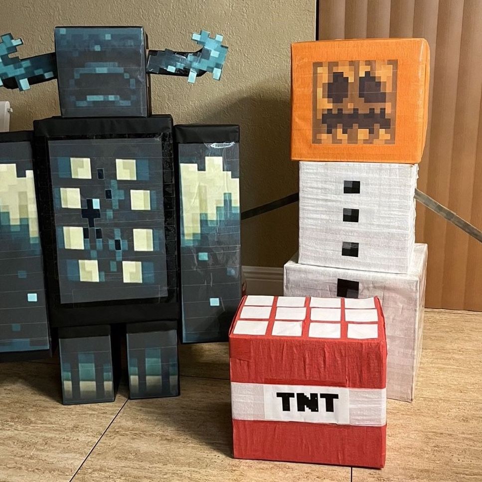 Party Decoration Photo Prop Life Size Minecraft Snow Golem the Warden And  TNT Box for Sale in Miami, FL - OfferUp