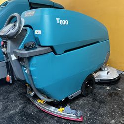 Tennant T600 Walk Behind Scrubber 32”