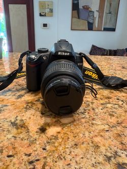 GONE TODAY! Nikon D5000 - flip screen
