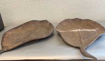 Large Vintage 23” Hammered Rolled Edge Metal Bronze Color Leaf Serving Platter   23” long , if you see it here , it is available  Local pick up or shi