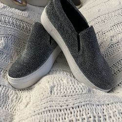 Woman Slip On  Shoes /  Zapatos Size 6 1/2 