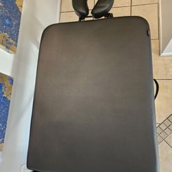 Portable Massage Table From Master Massage  30" High End Quality Table, Brand New