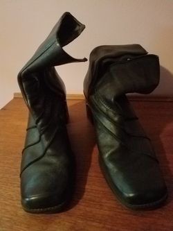 Clarks....women's black boots size 9