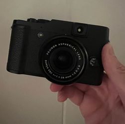 Fujifilm X10 Digital Camera vintage point and shoot