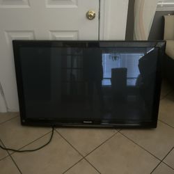 vendo tv panassonic seminueva saize 58 p pulgadas. la vendo con base p installation en pared o también sin ella