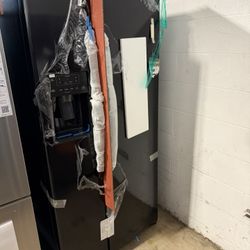 ❄️ NEW 33” GE 23.0 Cu. Ft. Side-by-Side Refrigerator w External Ice & Water Dispenser BLACK GSS23GGPBB