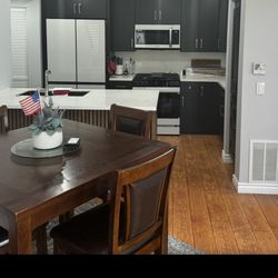 Café style table and chairs