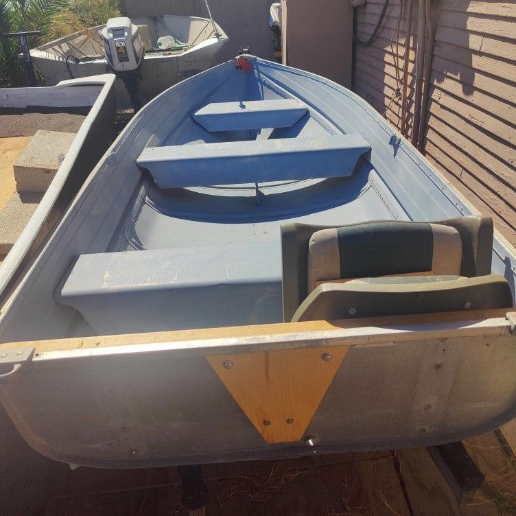 10 Ft - Aluminum Boat (Smoker Craft)As Is