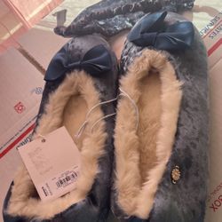 Size 11 Price $20 Slippers &eye Mask