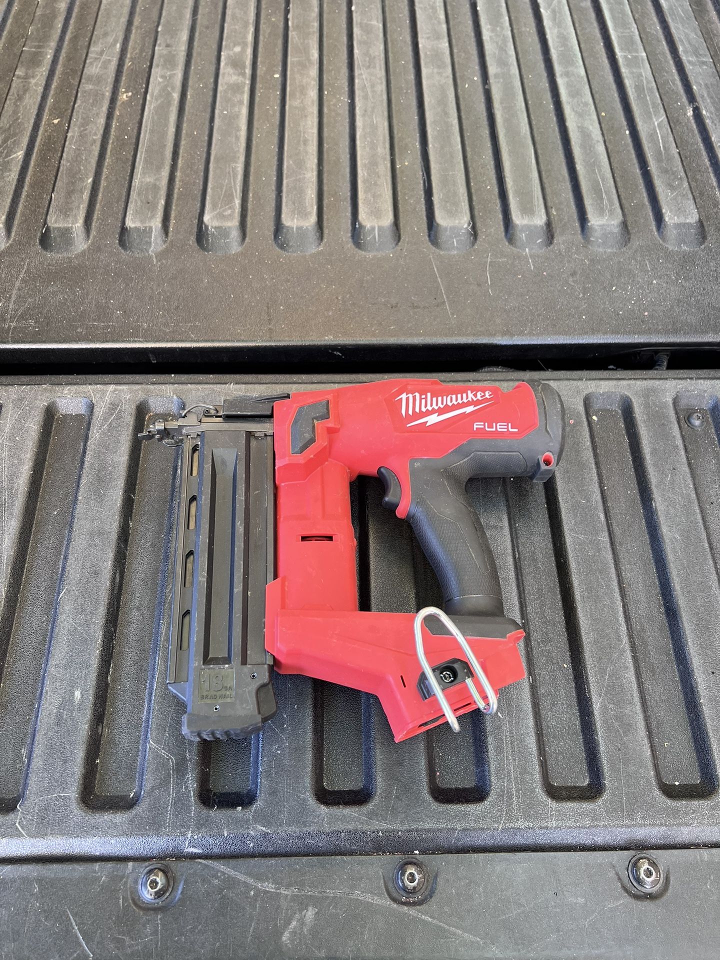 Milwaukee M18 FUEL 18-Volt Lithium-Ion Brushless Cordless Gen II 18-Gauge Brad Nailer (Tool-Only)