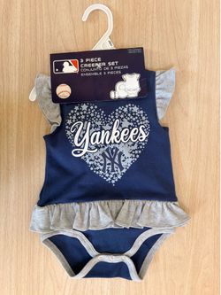 Brand New NY Yankees Baby Girl Outfit 3-6 Months