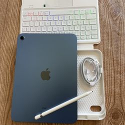 Apple iPad 10th Generation 256GB  With  Keyboard case and Pencil 