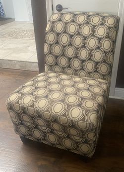 Chair/Entertainment Table—TV NOT INCLUDED