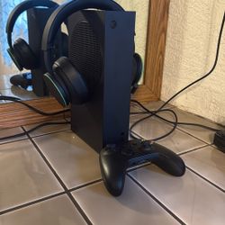 XBOX Series S 1Tb (black) +Controller/Headset