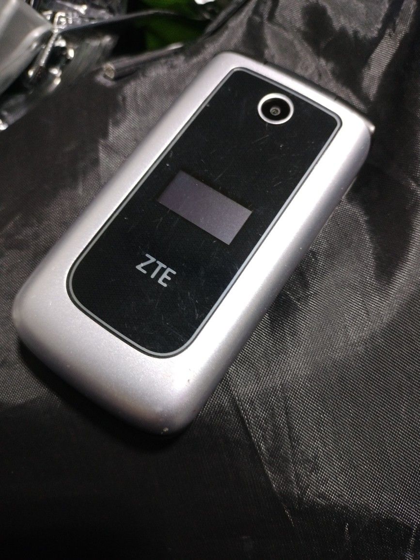ZTE Verizon Flip phone  $30
