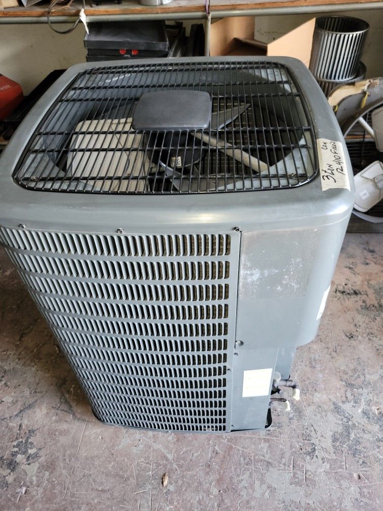 2016 3 Ton AC  Goodman air Conditioning  Condenser Compressor 16 Seer Freon R410a  Used 