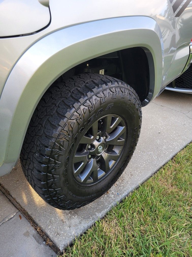 Goodyear Wrangler Ultraterrain At 265/75 R16