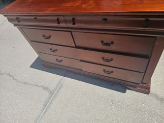 Soild dresser