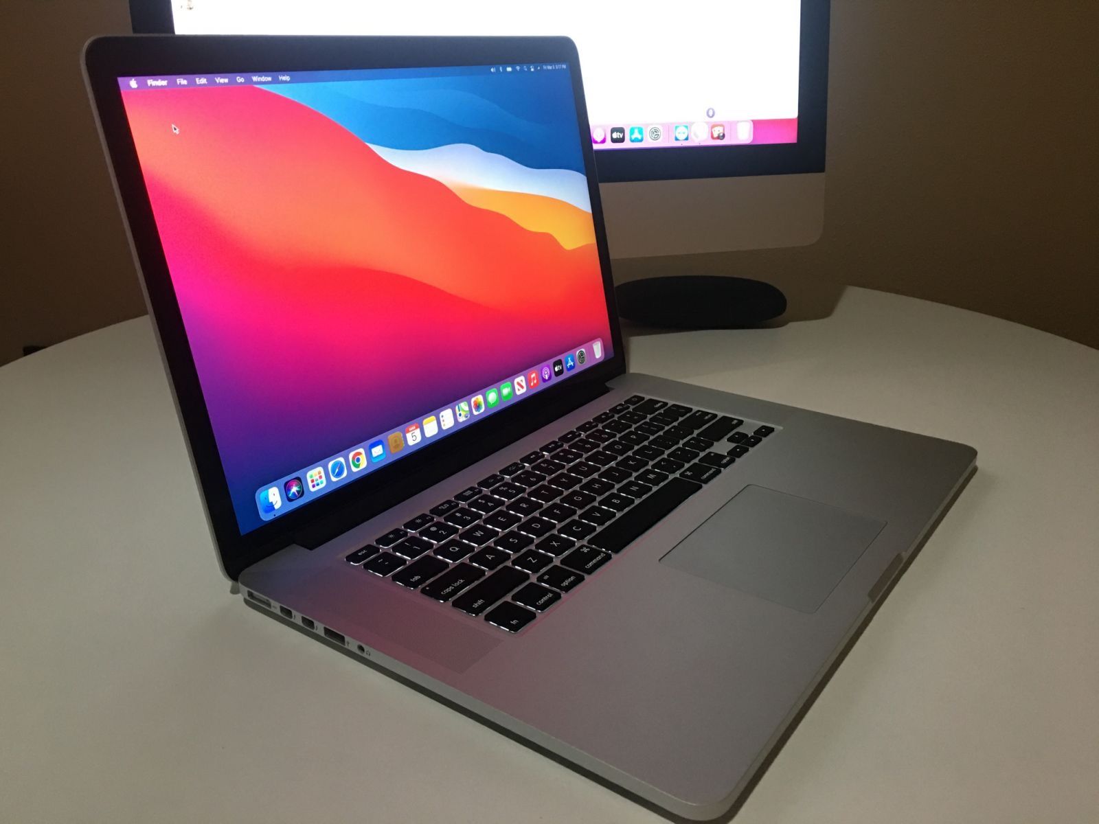 MacBook Pro - Retina 15" - i7 Processor - No Battery