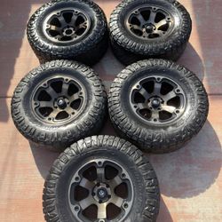 Full set of 5 Fuel D564 wheels with Nitto Ridge Grappler 35x12.5/R17 . Slightly used and in clean shape. No cracks. No bends.  Details • Model: Fuel D