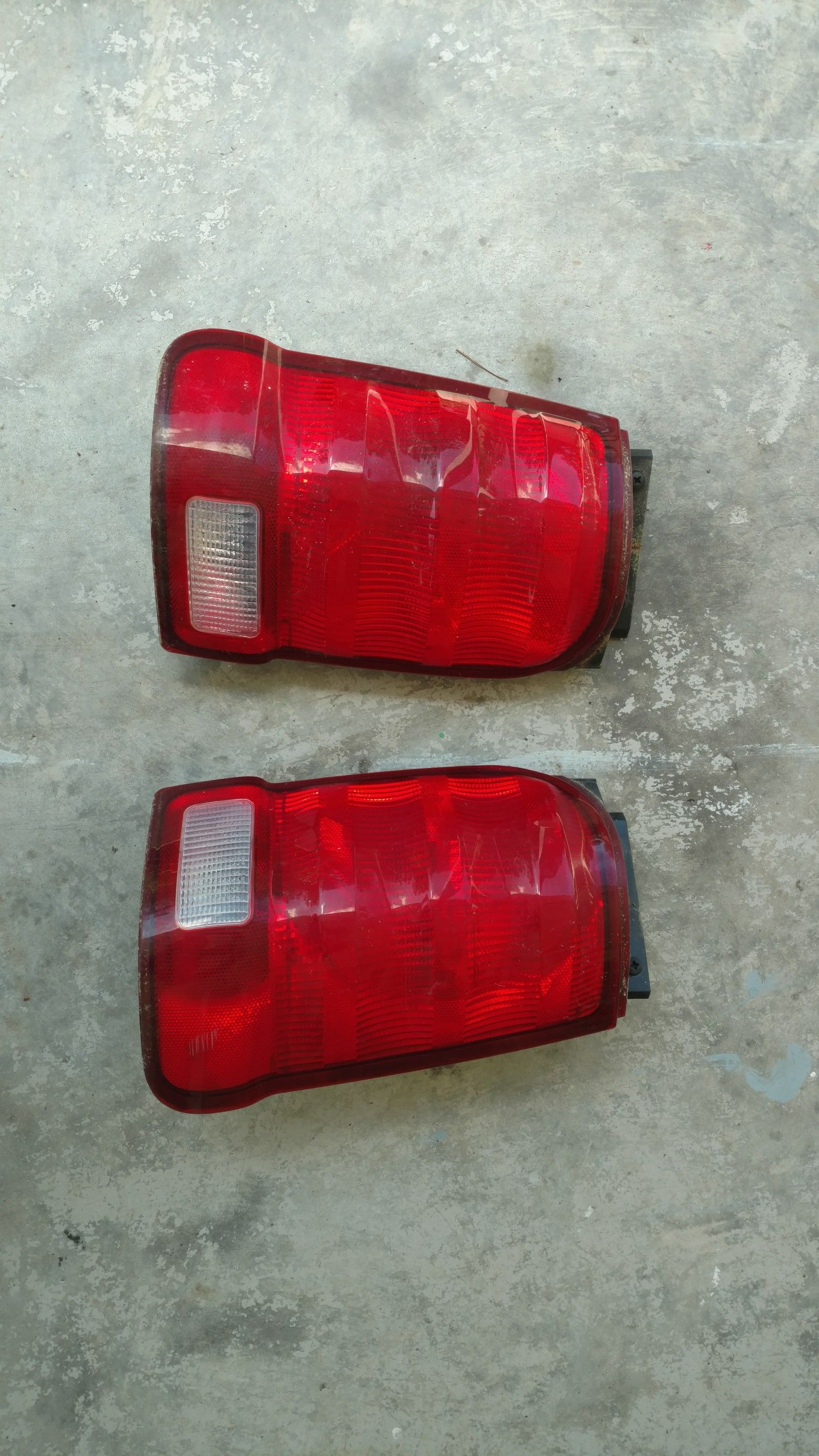 02 Explorer sport tail lights stock complete ready to plug in and use