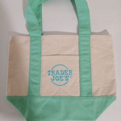 🌿 Trader Joe’s Mini Tote – MINT GREEN (2025 Spring Drop – Rare & Fresh!)
