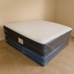 Queen Mattress ( Double Aides) Come With Free Box Spring - Delivery 🚚 Available