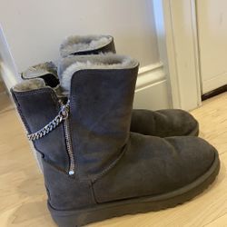 UGG AUSTRALIA Boots with Charm 