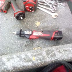 Milwaukee M12 With Battery Soldering Gun 