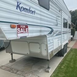 2004 Komfort 5th wheel - 25'