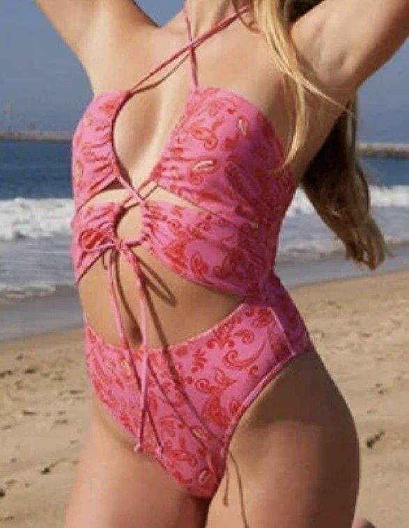 La hearts by Pac sun hot pink
one- piece swim suit