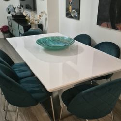 Dining Room Set (CITY FURNITURE) for 6