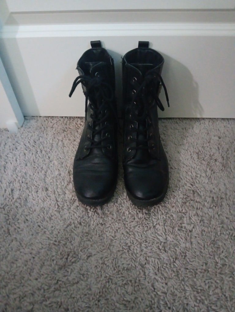 Black Boots πββ¬