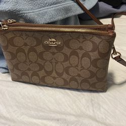 Bolsa chiquita para coras o tarjetas coach original nueva for Sale in Long  Beach, CA - OfferUp