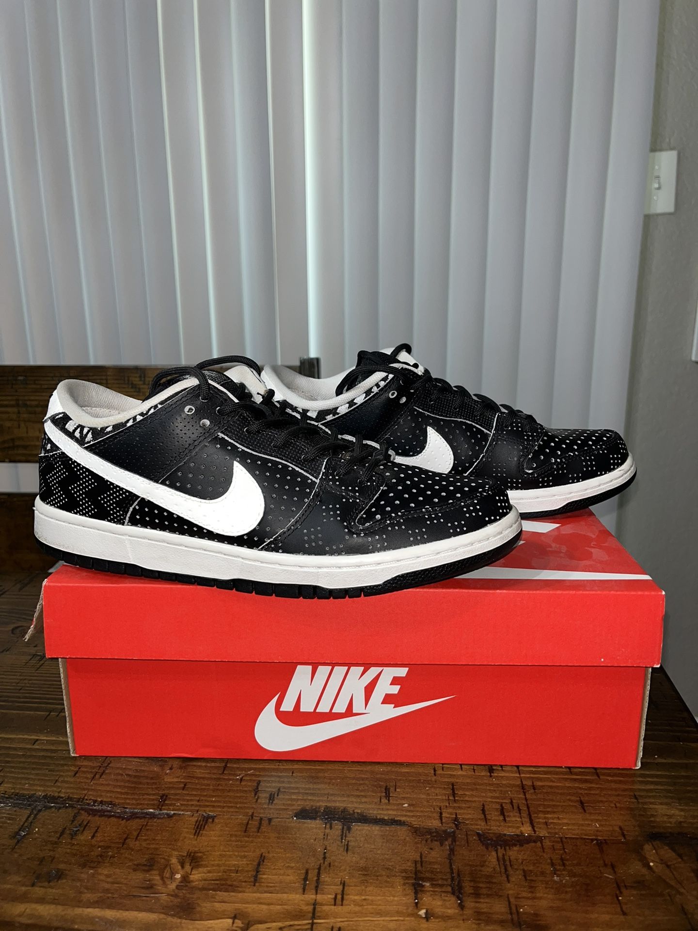 Size Nike Dunk Low Premium SB 'BHM' (2015) LIGHTLY used