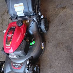 HONDA GAS LAWM MOWER SELF PROPELLE 