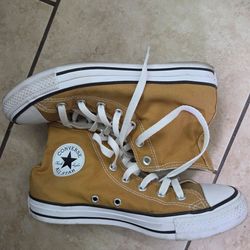 Converse Chuck Taylor  men size 6.