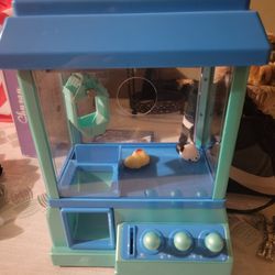 Mini Claw Machine (Two Free Toys Inside)