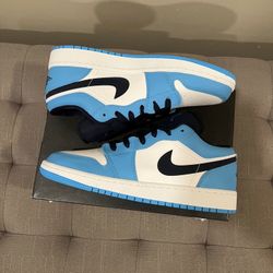 Air Jordan 1 Low UNC Size 8.5 / 10