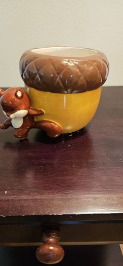 Cute Squirrel And Acorn Planter 