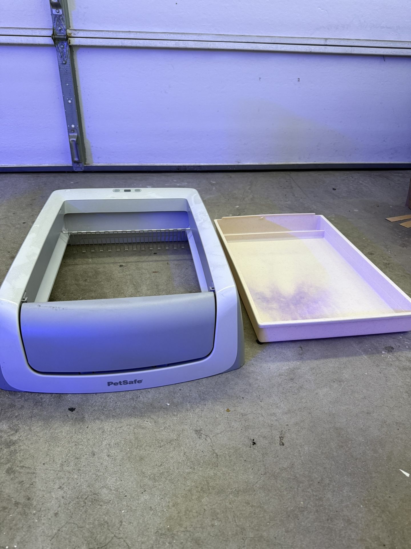 Petsafe Automatic Litter Box With Reusable Tray