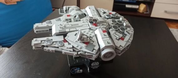 Milenium Falcon Building Set Not Built 