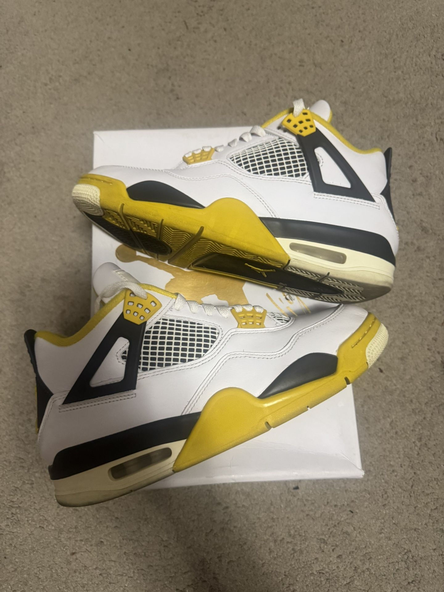 VNDS JORDAN 4 SULFUR SIZE 9.5 MEN