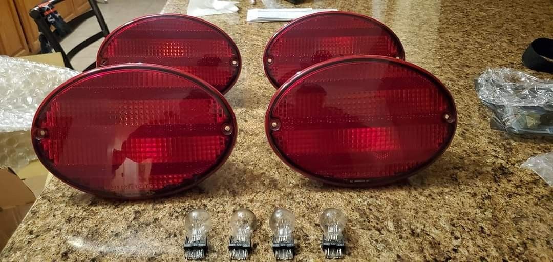 SET OF OEM CORVETTE C5 TAILLIGHTS 