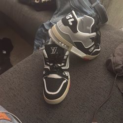 Louis Vuitton 44
