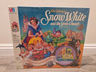 Vintage 1992 Milton Bradley Disney Snow White and the Seven Dwarfs 3D Board Game