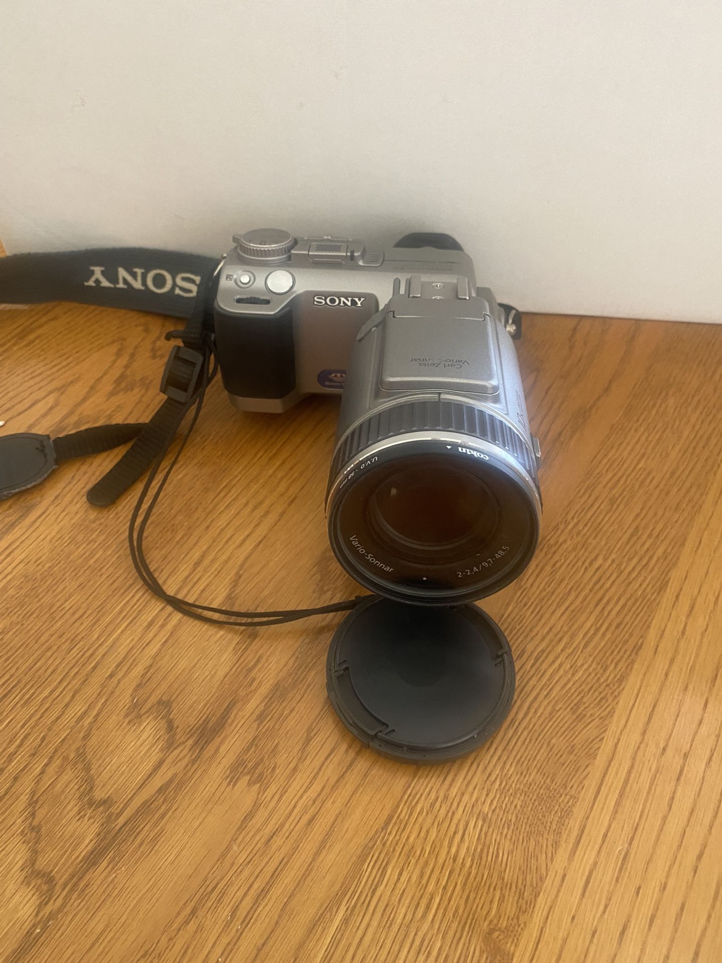 Sony Cyber-Shot Digital Still Camera with Rotating Lens